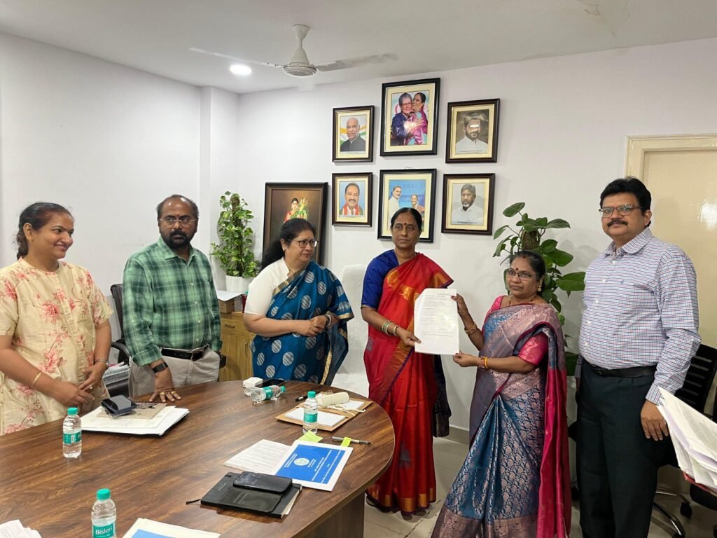 తెలంగాణ ప్రజా ప్రభుత్వం దేవాదాయశాఖ ఉద్యోగుల సంక్షేమానికి కట్టుబడి ఉంది మంత్రి కొండా సురేఖ