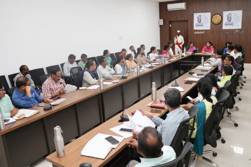 అభివృద్ది ననులపై కలెక్టర్ సమీక్ష