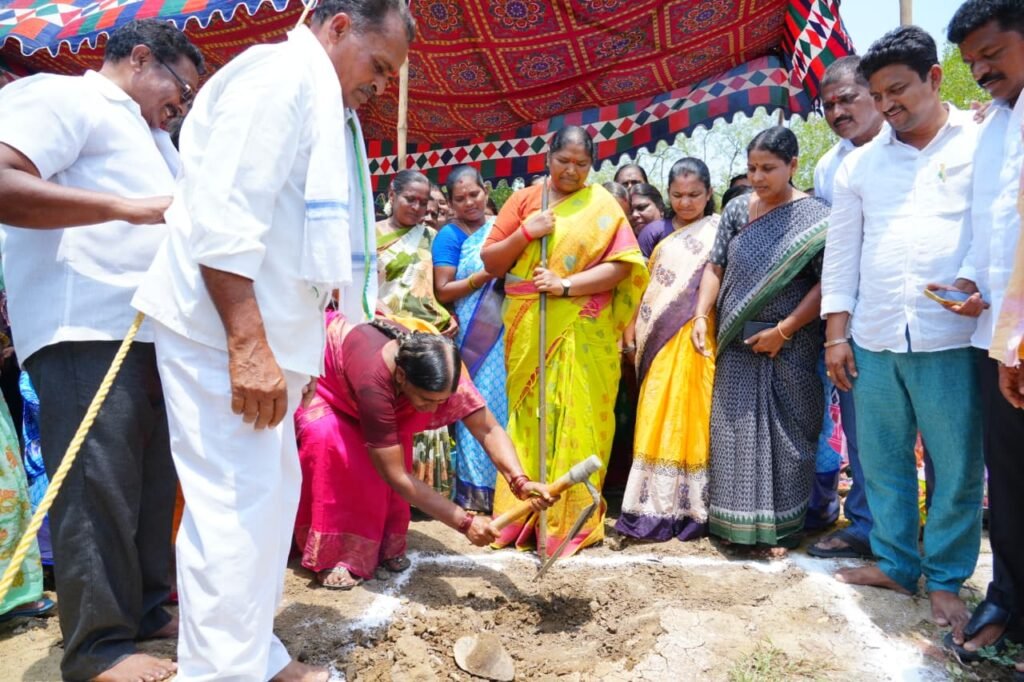 మహిళల ఆర్థిక సాధికారతకు ప్రభుత్వం పెద్దపీట: మంత్రి సీతక్క