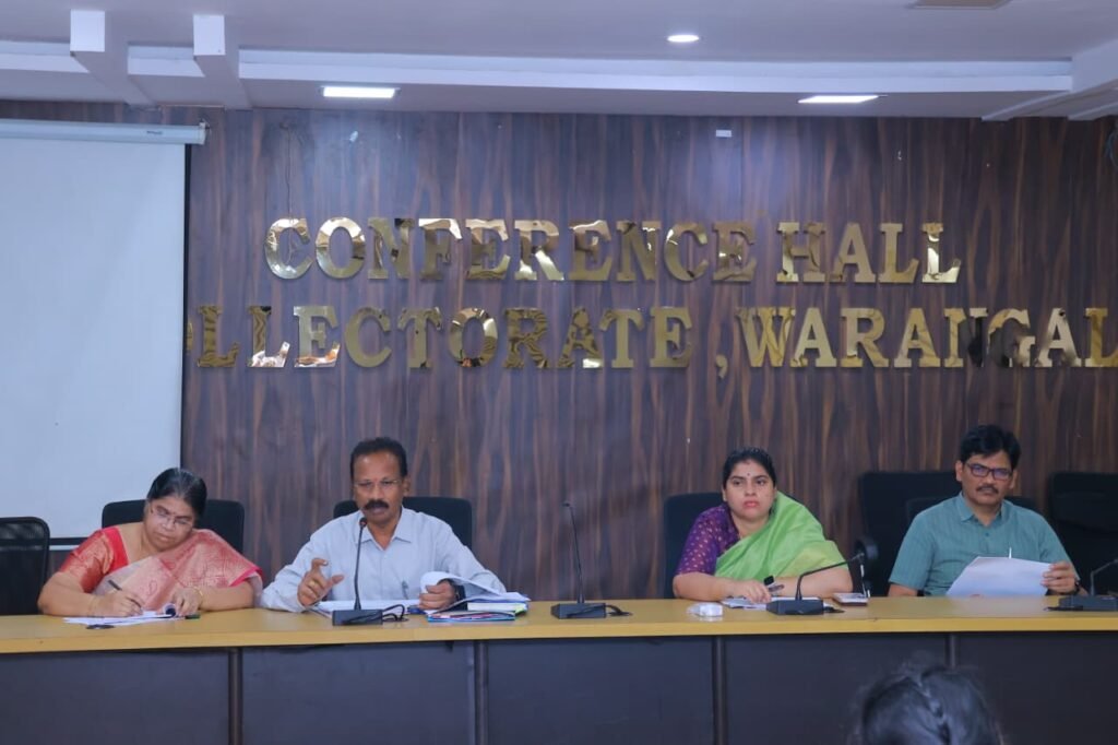 ఇందిరమ్మ ఇళ్ల పురోగతిపై జిల్లా కలెక్టర్ సమీక్ష