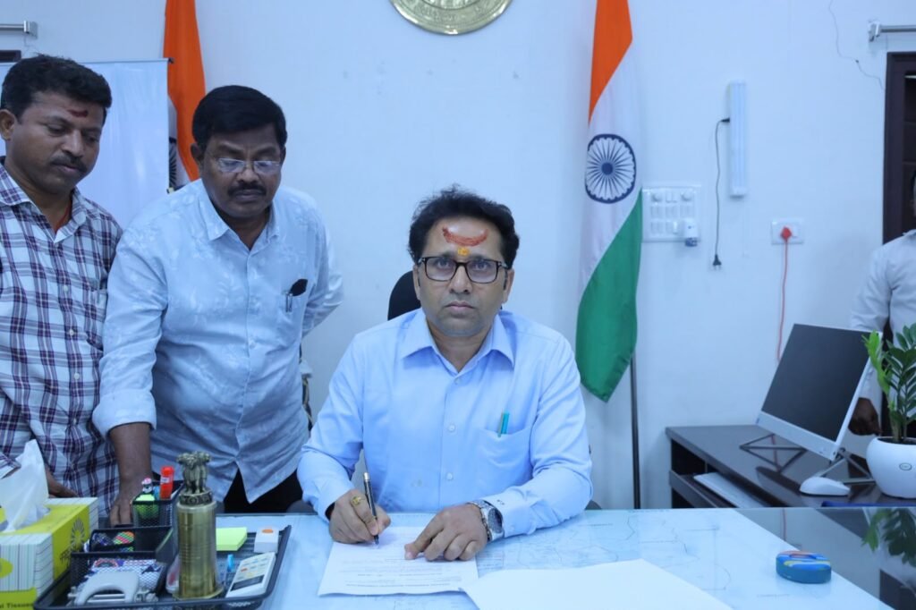 జీడబ్ల్యూఎంసీ నూతన కమిషనర్‌గా వెంకన్న బాధ్యతల స్వీకరణ