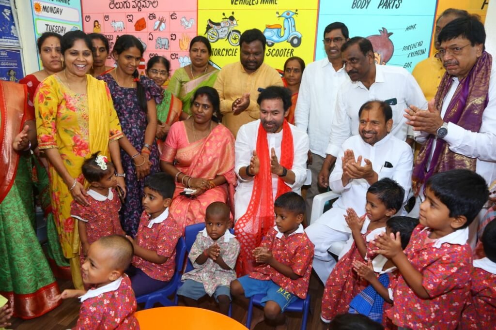 అంగన్‌వాడీ కేంద్రాన్ని సందర్శించిన కేంద్ర‌ మంత్రి కిషన్ రెడ్డి