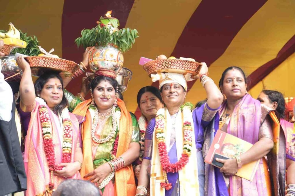 గోల్కొండ కోట జగదాంబిక అమ్మవారికి తొలి బోనంతో ప్రారంభమైన ఆషాడ బోనాల ఉత్సవాలు.
