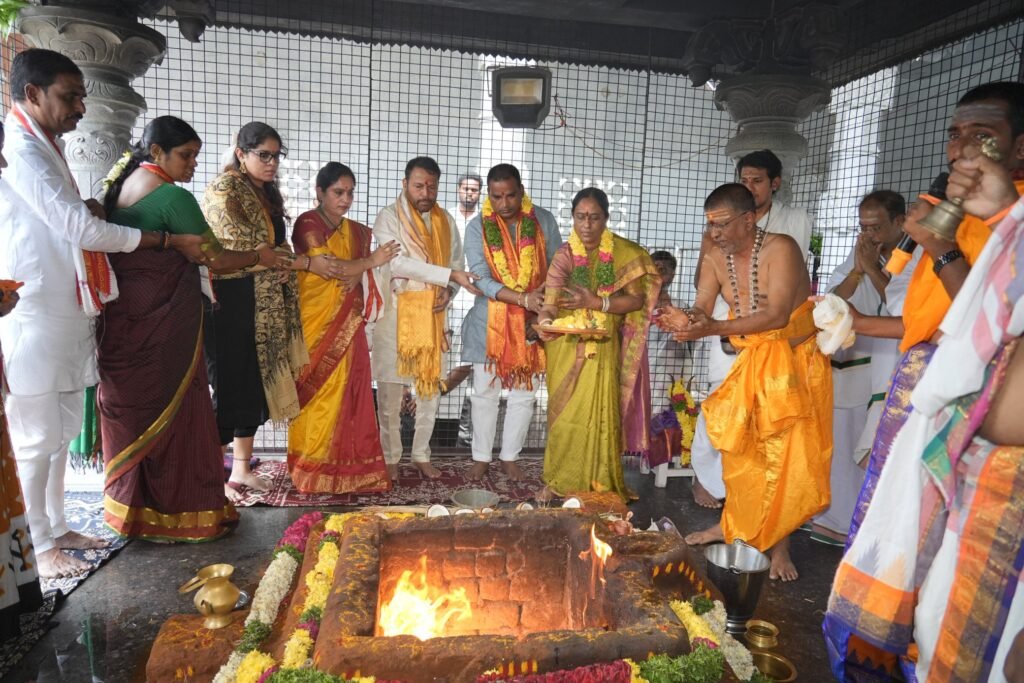 సమృద్ధిగా వర్షాలు కురవాలని యాదాద్రిలో వరుణ యాగ పూర్ణాహుతి.