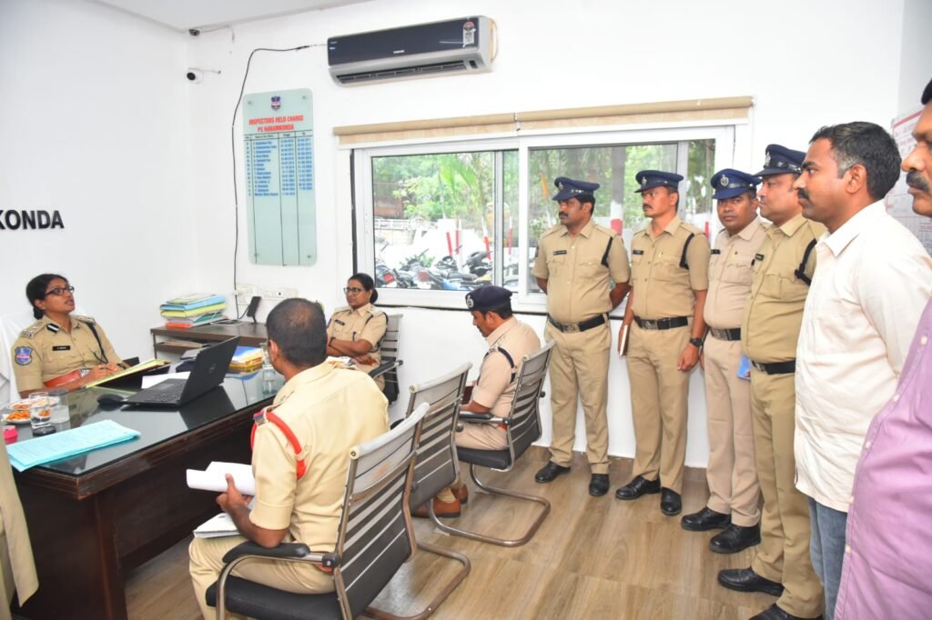 ప్రజల ఫిర్యాదులపై తక్షణమే స్పందించాలి – వరంగల్ పోలీస్ కమిషనర్ ఎన్. శ్వేత, ఐపీఎస్