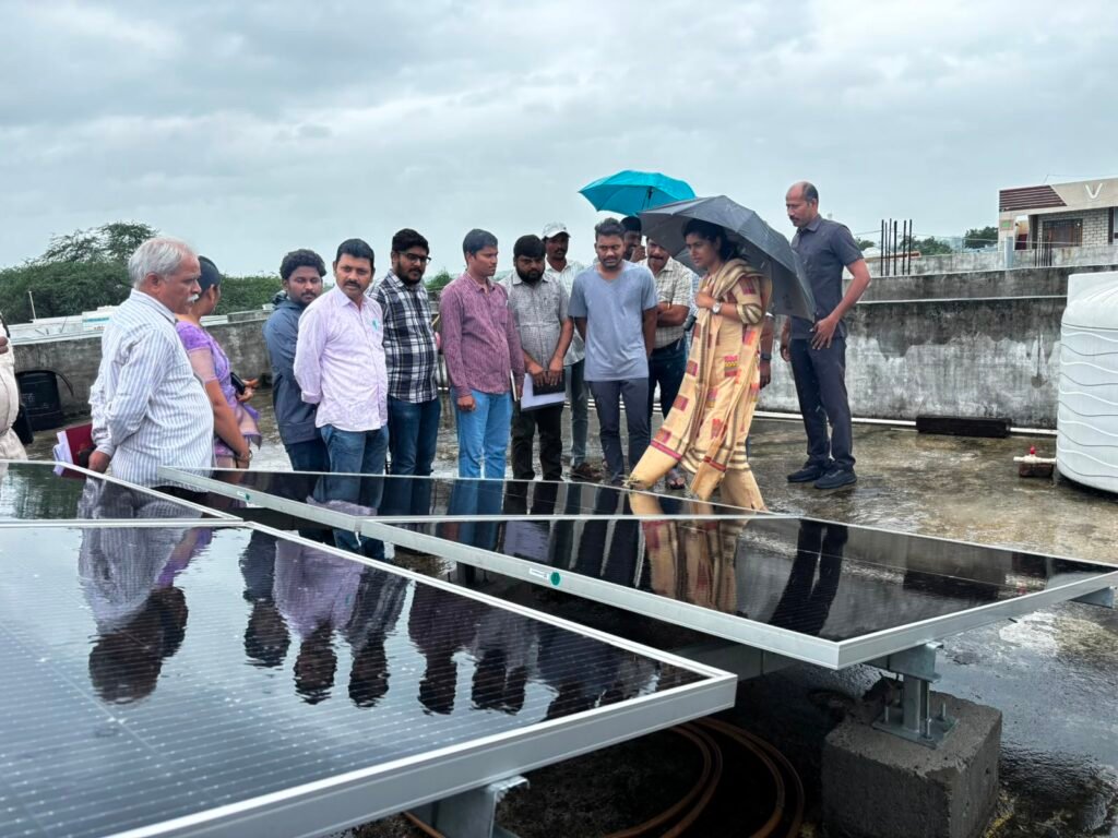 ఆత్మకూర్ లో మోడల్ సోలార్ లబ్ధిదారుల సోలార్ యూనిట్లను పరిశీలించిన కలెక్టర్ చాహత్ బాజ్ పాయి