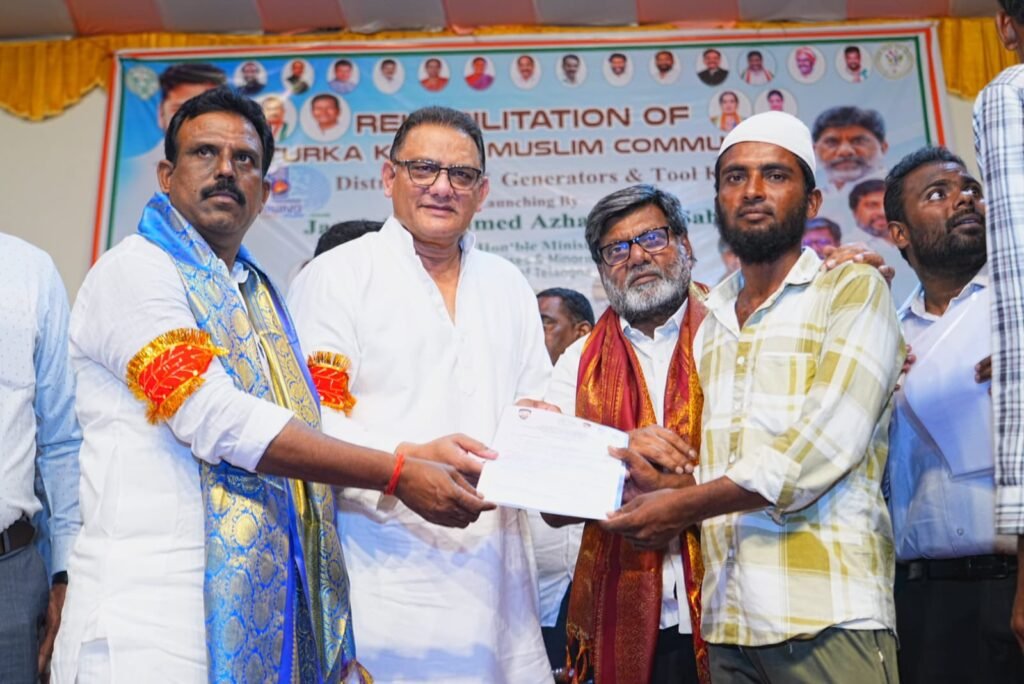 తుర్క కాషా సమాజానికి జనరేటర్లు, టూల్ కిట్ల పంపిణీ