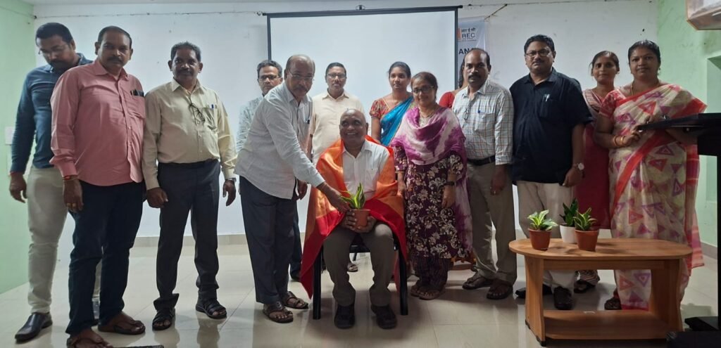 డిజిటల్ యుగంలో వెబ్ వినియోగం, సైబర్ భద్రతపై విద్యార్థులకు అవగాహన