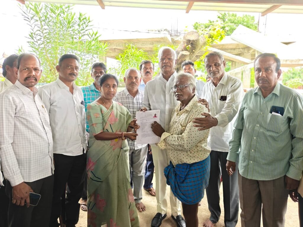 ముప్పారం గ్రామ సభలో చేయూత పెన్షన్ దరఖాస్తులు స్వీకరించిన ఎమ్మెల్యే కడియం శ్రీహరి..