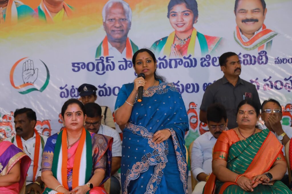 పార్లమెంట్ లో మ్యాగీ నూడిల్స్‌లా రెండు మూడు నిమిషాల్లో బిల్లులు పాస్‌ చేస్తున్నారు. వరంగల్ ఎంపీ కడియం కావ్య