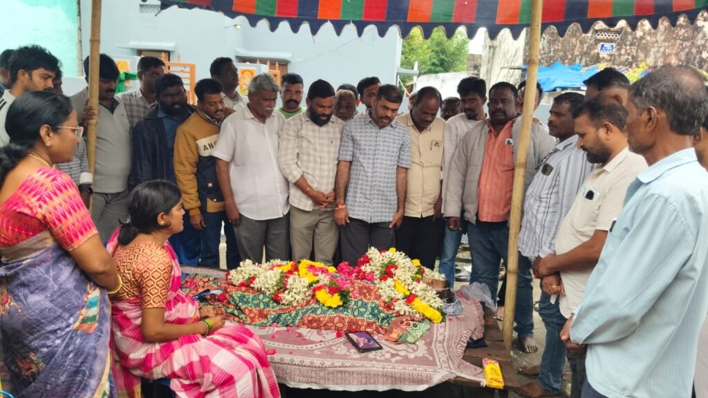 జర్నలిస్ట్ వనం భాస్కర్ కు ఘన నివాళి అర్పించిన జర్నలిస్టులు