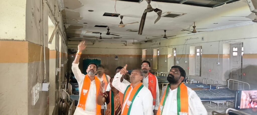 వ‌రంగ‌ల్ ఎంజిఎం ఆసుప‌త్రి ఆరోగ్యశ్రీ వార్డులో పైకప్పు కూలి రోగులు గాయపడటం ప్రభుత్వ నిర్లక్ష్యానికి పరాకాష్ట.