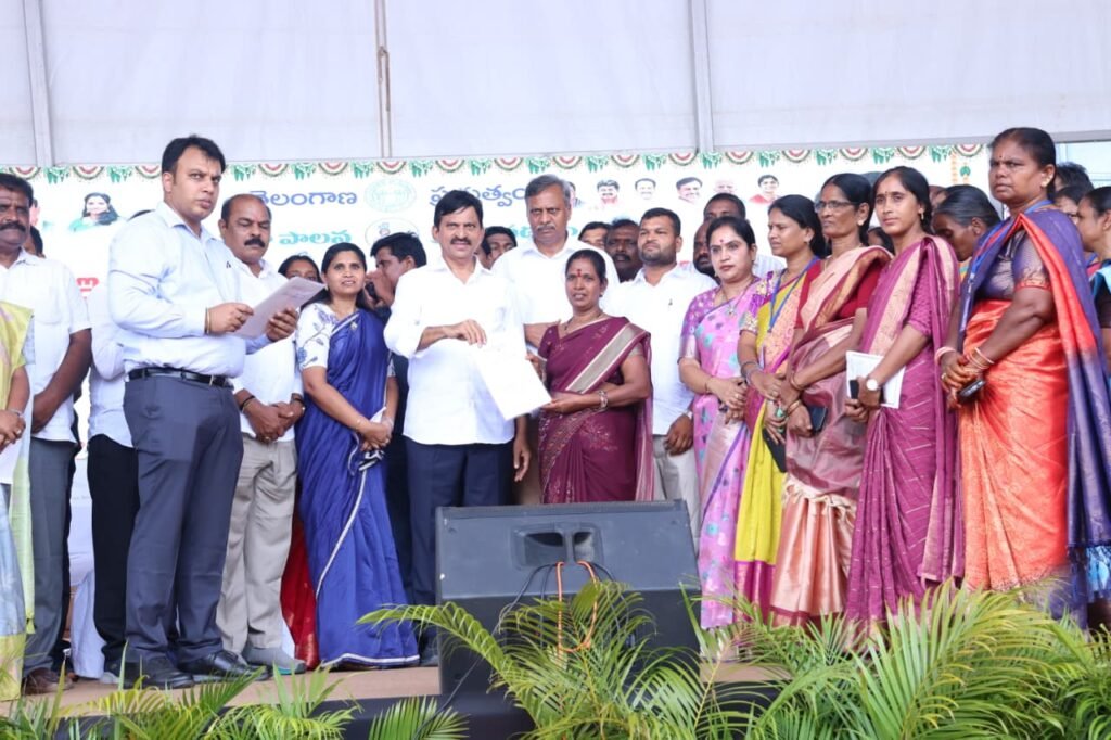 తెలంగాణ‌లో పూరిగుడిసెలు లేని రాష్ట్రంగా తీర్చిదిద్దడమే ప్రభుత్వ లక్ష్యం