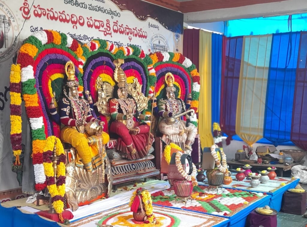 చంద్ర‌ఘంటా అలంకారణలో ప‌ద్మ‌క్షిదేవి